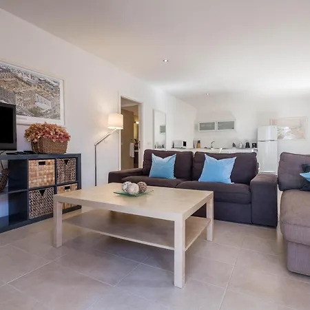 Flamboyan Apartment *