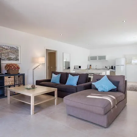 Flamboyan Apartment *